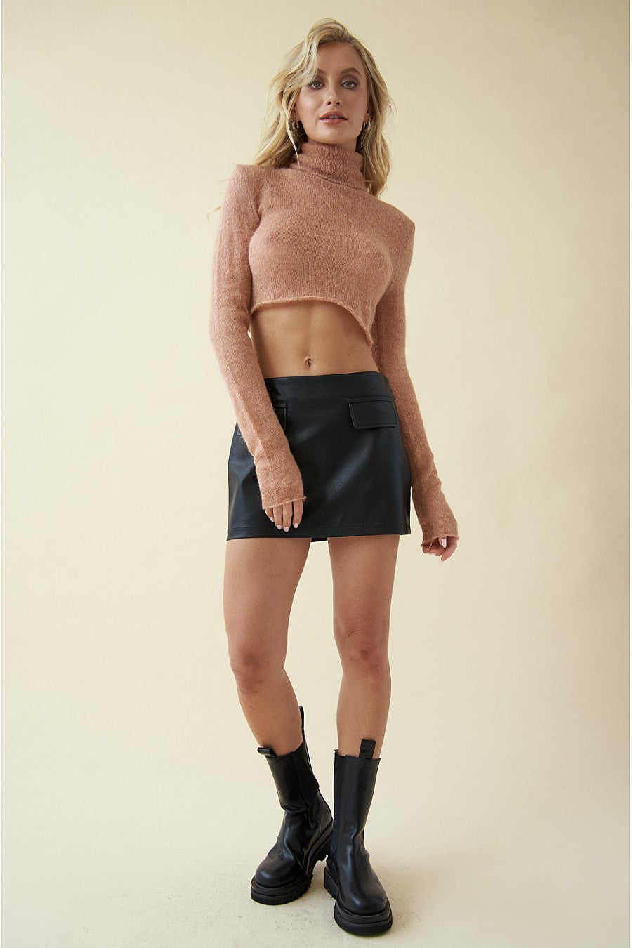 Women's knitted cropped top